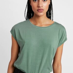Laurel wreath woman tshirt