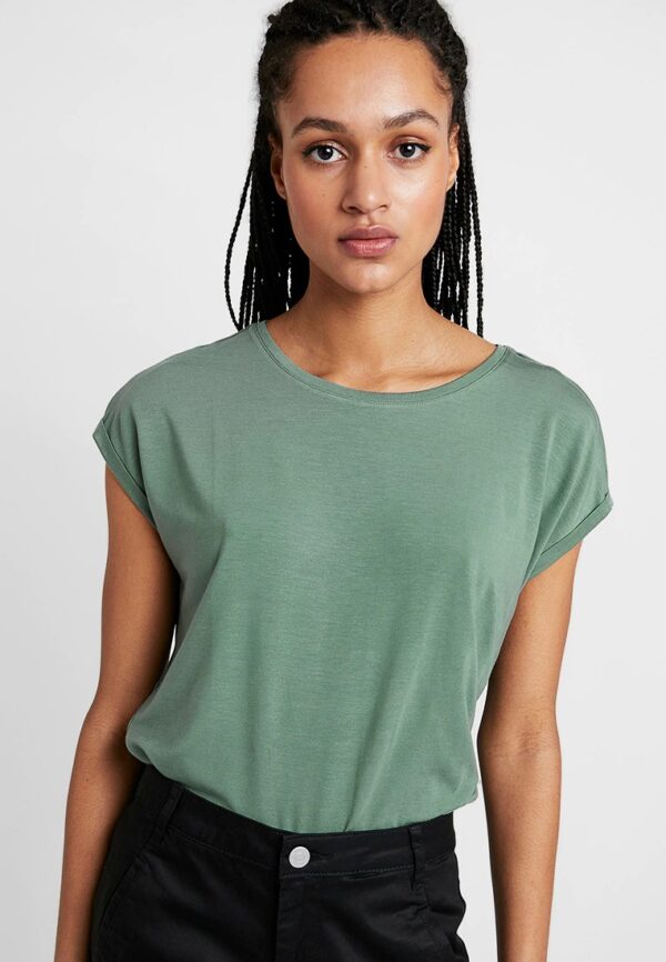 Laurel wreath woman tshirt